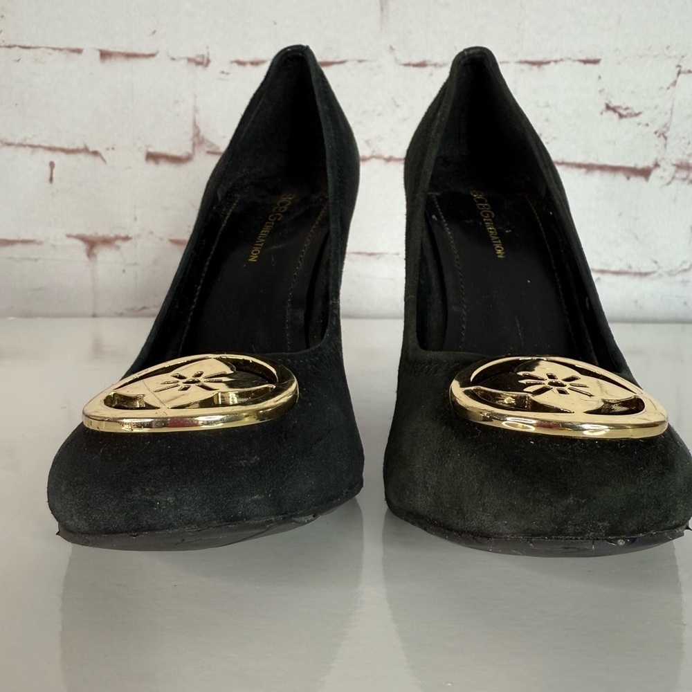 BCBGeneration Black Suede Round Closed Toe Wedge Wooden Heel Size 7 - Picture 9 of 16